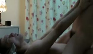 风骚少妇菊花被干的直唿老公：不行了好痛…超淫荡