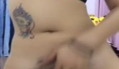 气质不错身材也很棒这样的美女开直播自摸很爽快