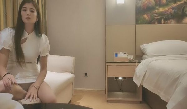 几十万粉丝要求返场 极品抽搐妹 女神背着男友兼职