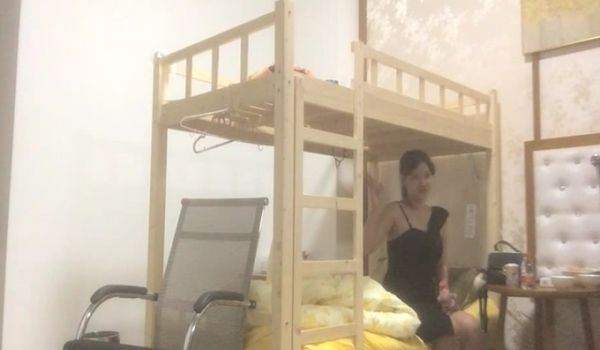 探探勾搭的良家离异小少妇 深夜相会 像小两口一样