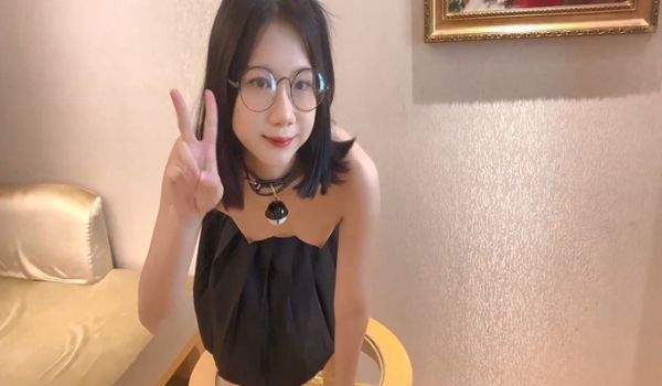 眼镜娘萌妹天上的飞机最快 地上的眼镜最骚 超可爱