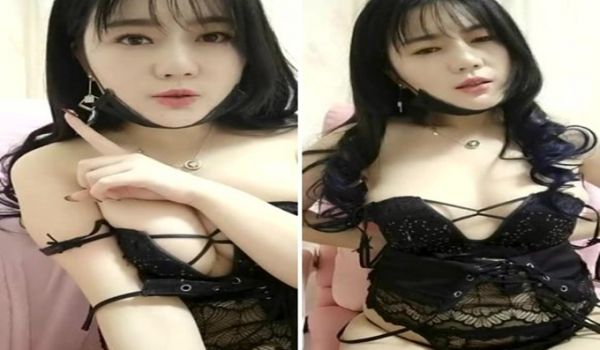 颜值不错身材丰满美女主播情趣装高跟鞋 椅子上震动