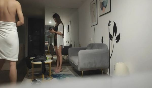 上门操大奶少妇，透视装翘起屁股口交，脱掉内裤掰穴