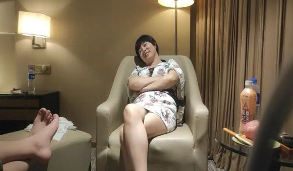 36岁极品人妻 兄弟俩小伙配合默契 激情四射镜头