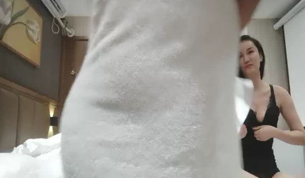 28岁极品御姐 黑丝大长腿 轻抚鲍鱼易出水 娇躯