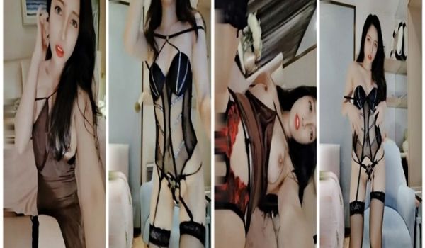 【推荐尊享】高颜值极品网红『梦菲桐香』土豪订制私