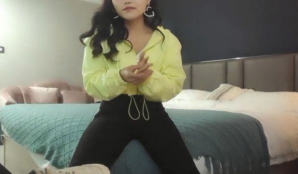 兼职瑜伽教练 这小舌头真灵活 挑战最近镜头距离拍