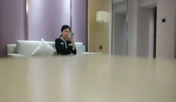 马尾辫外围少妇 短裙丁字裤付完钱开操 镜头前展示