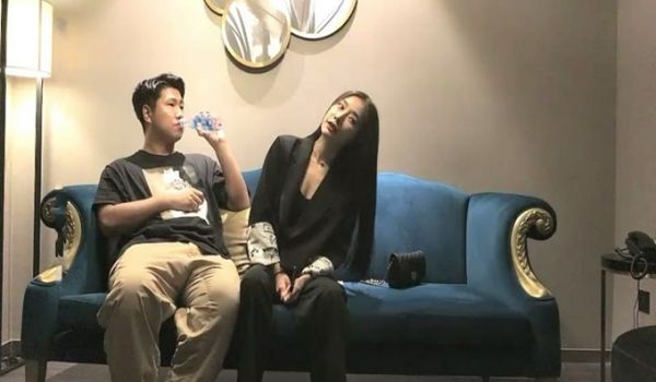 上次被操哭的极品白领美女,2人见面后美女害怕要走