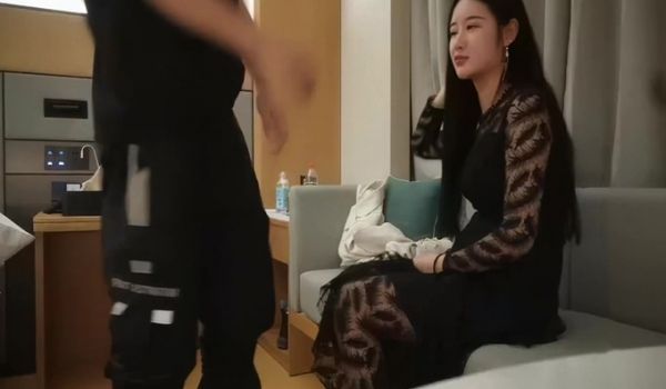 性感黑裙大长腿妹子啪啪，舌吻互摸调情口交骑坐侧入