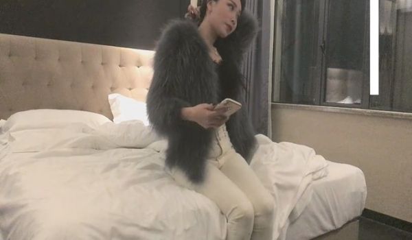 再约极品风骚御姐外围，大长腿淫荡美乳，老汉推车狂