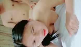 颜值不错大白美乳妹子双人啪啪