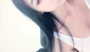 高颜值爆乳妹子浴室洗澡自摸露奶诱惑