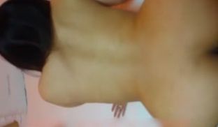 阴毛稀疏的大屁股女被跳蛋刺激后再被男友鸡巴肏