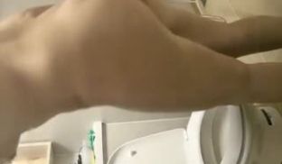 高颜值苗条妹子沙发自慰诱惑