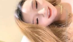 带你近距离欣赏风骚小姐姐的美鲍