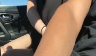 高颜质大奶妹车边口交