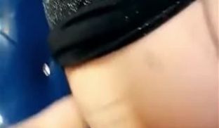 约到童颜大奶美眉直接在KTV内啪啪