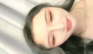 高颜值妖艳妹子道具自慰