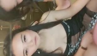 黑丝姐妹花玩直播自慰