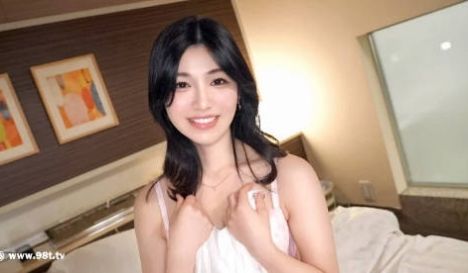 SIRO-5235 才色兼备のWEBデザイナーが