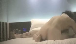 沈先生约吊带裙高颜值萌妹子啪啪，叫声好嗲
