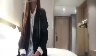 外围小姐姐，近距离偷拍玩弄美艳胴体