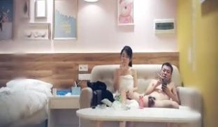 约了个高颜值黑衣性感妹子