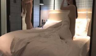 约了个性感妹子啪啪