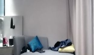 长腿妹子开心骑坐着肉棒