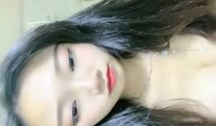 主播首场露奶骚舞诱惑