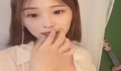长相甜美高顔值苗条妹子收费大秀