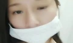 看着挺清纯的漂亮长发萌妹子全裸漏奶漏逼自慰抠逼