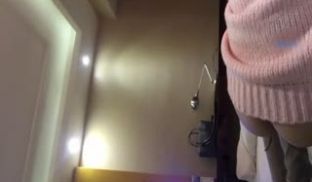 搭讪认识个开奔驰的气质富姐酒店开房约炮先用小舌头