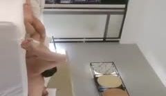 老哥约了个高颜值白衣妹子第二炮，口交上位骑乘大力
