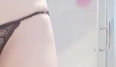 老公不在家良家美少妇浴室发骚刀片加剪刀修逼毛