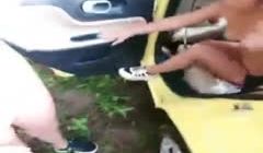 带两个中缅混血妹纸开车户外车震 翘美臀轮着干