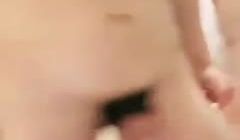 馒头逼妹子和花臂纹身炮友啪啪，床上搞完浴室沙发上