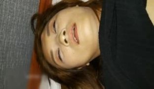 美女晚上和朋友撸串喝多后被带到酒店撕破丝袜狠狠抽