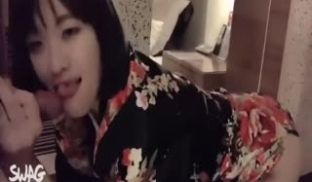 汤屋小痴娘月经来被中出惹