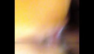 饭店认识的年轻女孩勾引她上床做爱问我爽不爽
