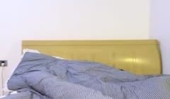 妹子要求舔逼各种姿势体验一番，抬腿侧入最后内射