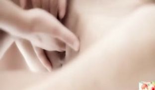 完美性感女模与甜美情人的幻影镜中的自己销魂自摸互