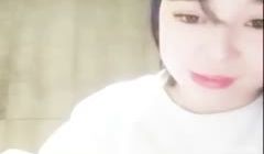 网红妹子在网吧玩露出被隔壁小伙发现了直接硬来掏出
