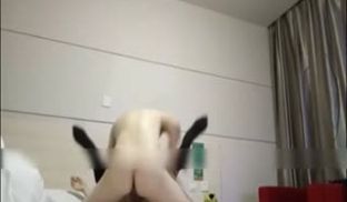 无套爆操极品身材蜂腰美臀制服学生妹 脱了学生服换