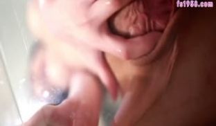 JVID 美乳女神婕咪在浴缸自慰喷潮！