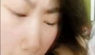 女上位卖力输出男友反客为主更是生猛