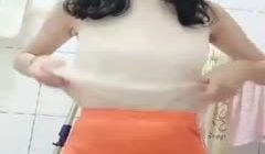 高职抖音妹大胆自拍爽抠鲍鱼流出淫荡的浆汁妹子素颜