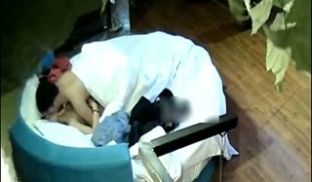 学妹与男友疯狂啪啪从炮椅上干到床上