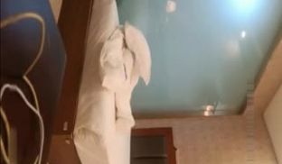 青年夜生活丰富连着约2个妹子啪啪第一个年轻可爱第
